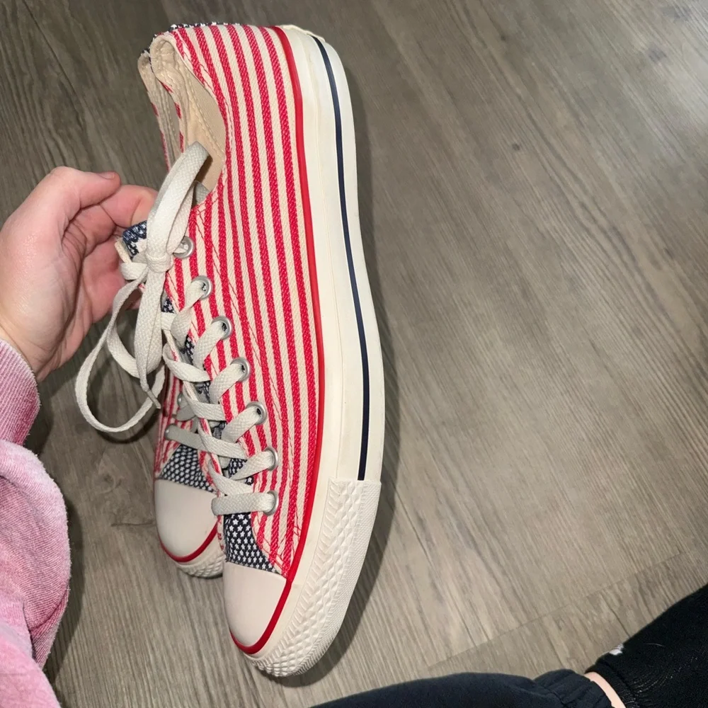 Converse Red and White Striped with Blue Stars Canvas Shoes Men’s size 10.5 - Picture 2 of 10